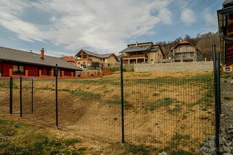 Beňuš - Oplotený stavebný pozemok v dobrej lokalite - 3
