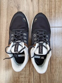 Damske bezecke tenisky Nike, UK 6,5, EUR 40,5 - 3
