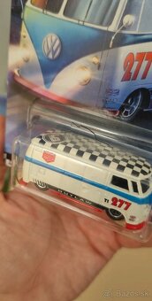 Hot wheels Volkswagen t1 magnus walker boulevard - 3