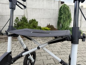 Pojazdné chodítko s nafukovacími kolesami - 3