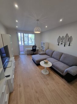 2 izb. byt centrum Košíc, Národná trieda, balkón, zariadený - 3