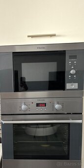 Wintage kuchynská linka so stolom a spotrebičmi, umyvadlom - 3