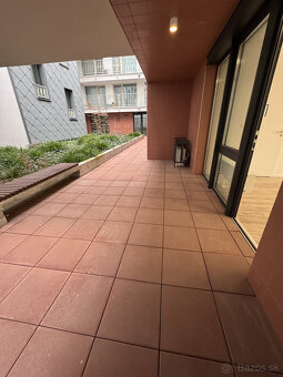 Prenájom - obchodný priestor Moruše, 2 parkovacie státia pri - 3