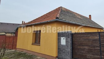 Široký pozemok 754m2 v pokojnej ulici v obci Tešedíkovo. - 3