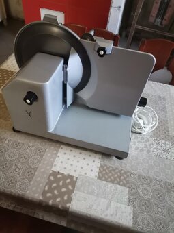 PREDAM RÔZNE PROFESIONÁLNE GASTRO NAREZOVE STROJE-KRAJAČE - 3