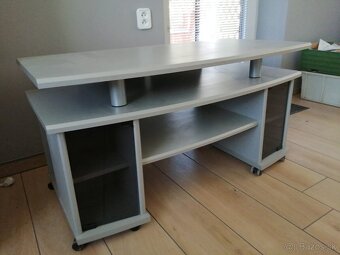 Stolík pod TV - 3