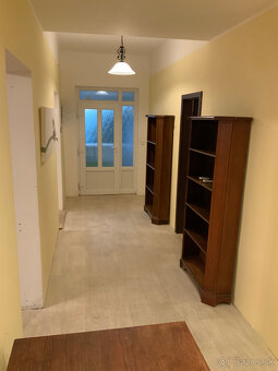 Starší rodinný dom s 2 bytmi a veľkou záhradou - 3