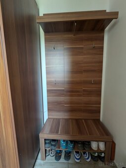 Skriňa, vešiaková stena s botníkom - 3