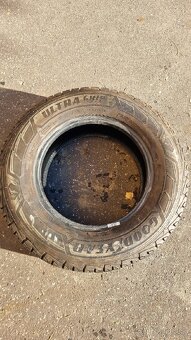 Zimná pneu Goodyear 215/70r15c ako nová - 3