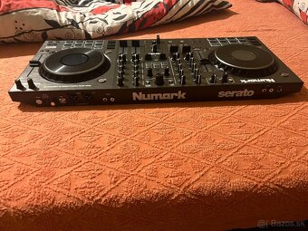 Numark NS4FX - 3