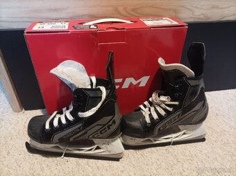 Predám korčule CCM TACKS UK13.5 - 3