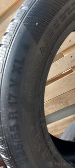 Continental 225/55/R17 - 3