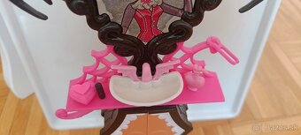 Monster High Draculaurin Powder Room Toaletný Stolík - 3
