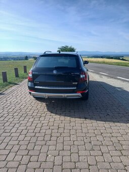 predám škoda octavia scout 2.0TDI 110KW DSG7 - 3