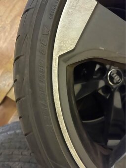 Originalne disky ROTOR na Audi A3 225/35/R19 - 3
