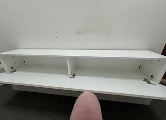 Moderná biela skrinka – minimalistický dizajn - 3