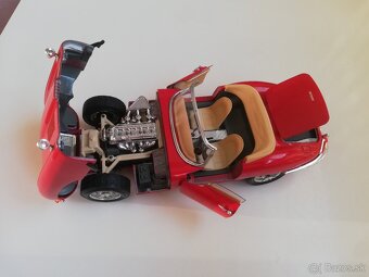 1:18 JAGUAR E type, cervena Bburago - 3