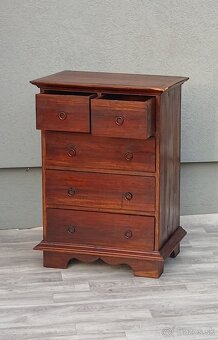 Komôdka v koloniálnom štýle. - 3