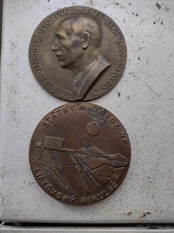 Staršie vyznamenania a bankovky - 3