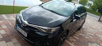 Predám Toyota Auris Hybrid 1.8 Edition - 3