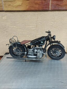 Staré plechové autíčka,busta,staré hračky, koreničky,hodiny - 3