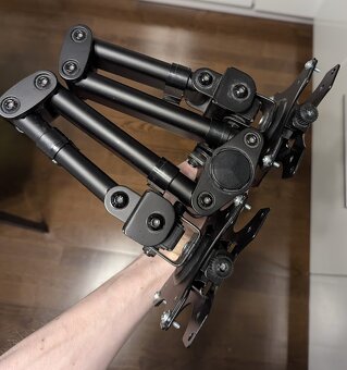 AlzaErgo ErgoArm D35B - drziak monitor + AlzaErgo VA210 - 3