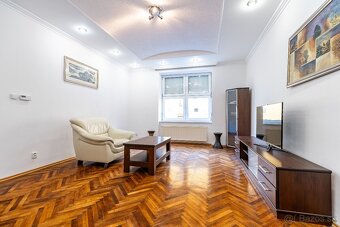 Priestranný 2-izbový byt po kompletnej rekonštrukcii v centr - 3