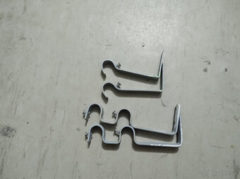 (09)  Garniže, konzoly, krúžky na závesy, úchytky - 3