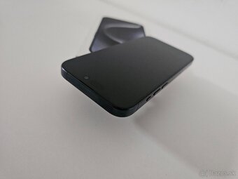 Apple iPhone 15 Pro - 3