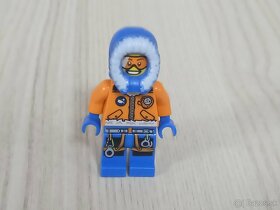 60032 LEGO City Arctic Snowmobile - 3