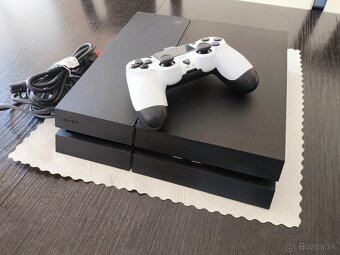 Sony PlayStation 4 + 2 ovládače - 3