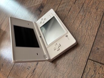Nintendo DSI komplet balenie + r4 karta + 32gb sd karta - 3