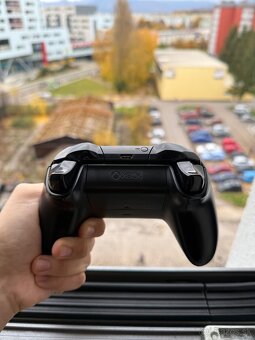 🎮 Predám originálny bezdrôtový ovládač Xbox One – čierny - 3