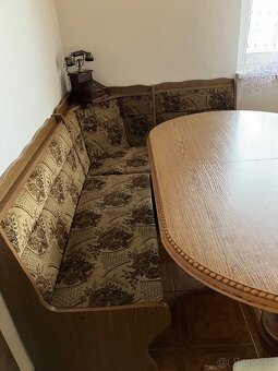 Rohová kuchynská lavica, stôl a 3 stoličky - 3