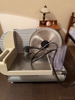 Krajac chleba ekektricky - 3