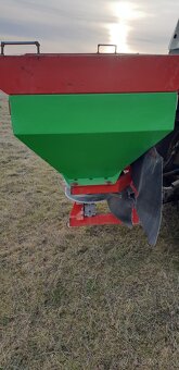Rozmetadlo umelých hnojív STRUMYK 1200 l - 3