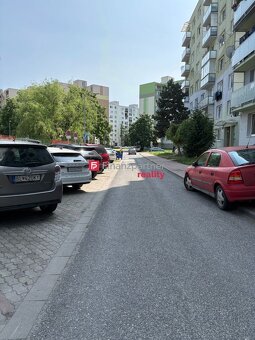 Ponúkame 2-izbový byt na predaj v skvelej lokalite mesta Hlo - 3