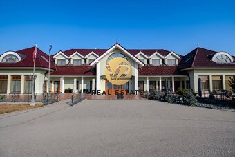 Na PREDAJ novostavba Hotel s reštauráciou a priestranným par - 3