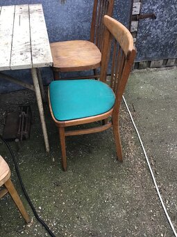 STARé STOLIčKY A STARý STôL - 3