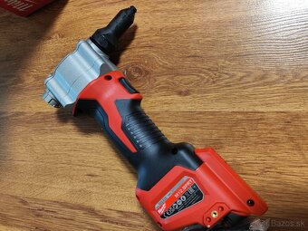 MILWAUKEE M12™ Aku nitovačky - kompaktné - 3
