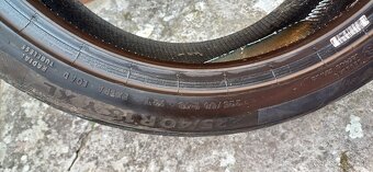 Gumy 225/40 R18 - 3