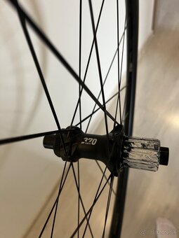 DT Swiss E1800 DB 28" - 3