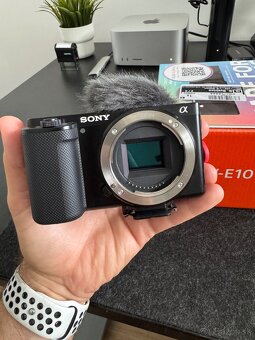 Sony ZV-E10 + Tamron 11-20 + Sony grip - 3