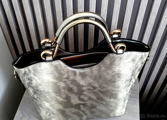 Lakovaná kabelka do ruky - 3