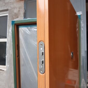 Predam bezpecnostne dvere - 3