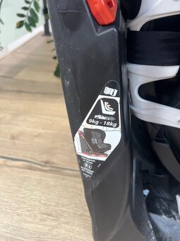 Autosedačka otočná - 3