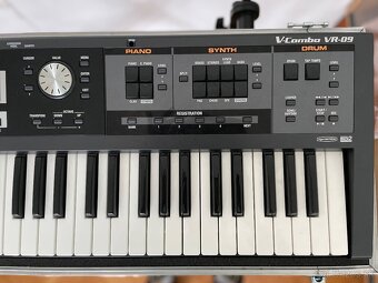 Keyboardy – Roland V Combo VR-09 (case + stojan 2-poshodový) - 3