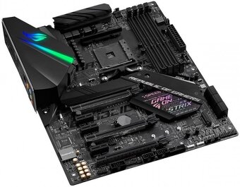 PC komponenty: Ryzen 5800X3D, 32GB DDR4 RAM, ROG STRIX X470F - 3