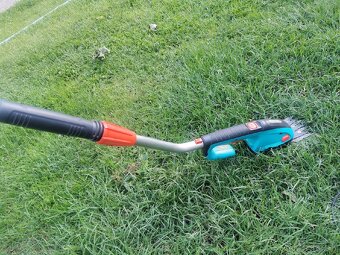 GARDENA Husqarna Akumulátorové nožnice na trávu ClassicCut - 3
