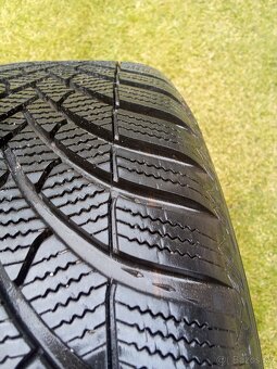 215/65 r17 zimné pneu.8 mm  DOT.4224 - 3